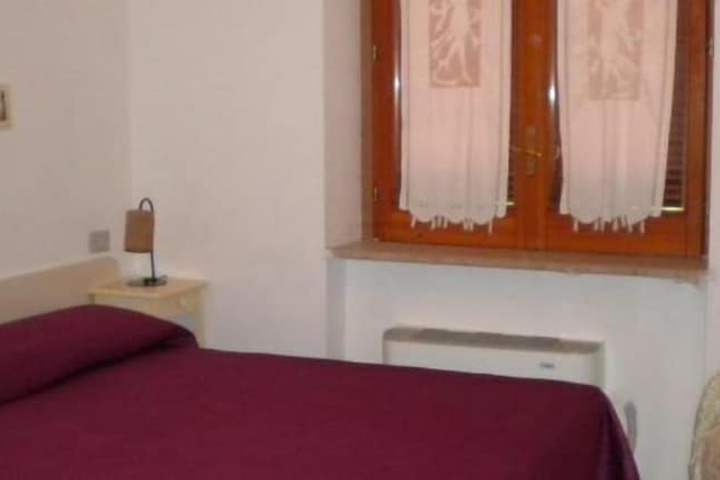Room 3 of 27