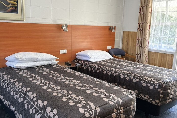 Room 6 of 27