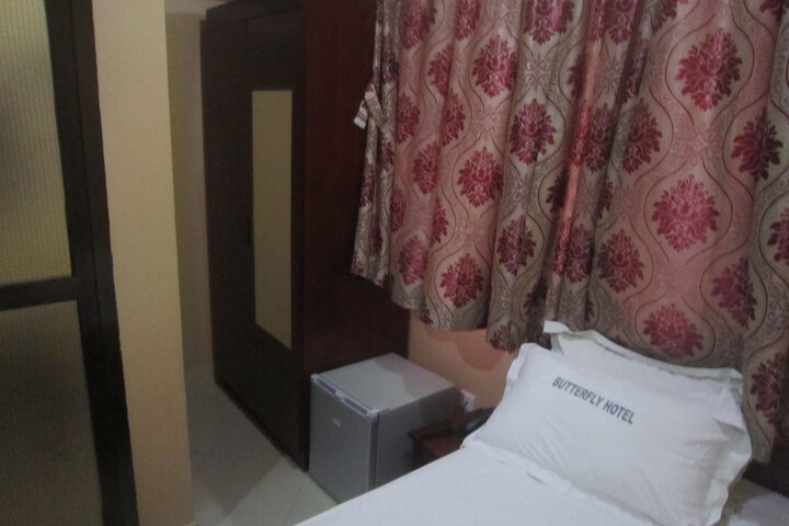 Room 5 of 33