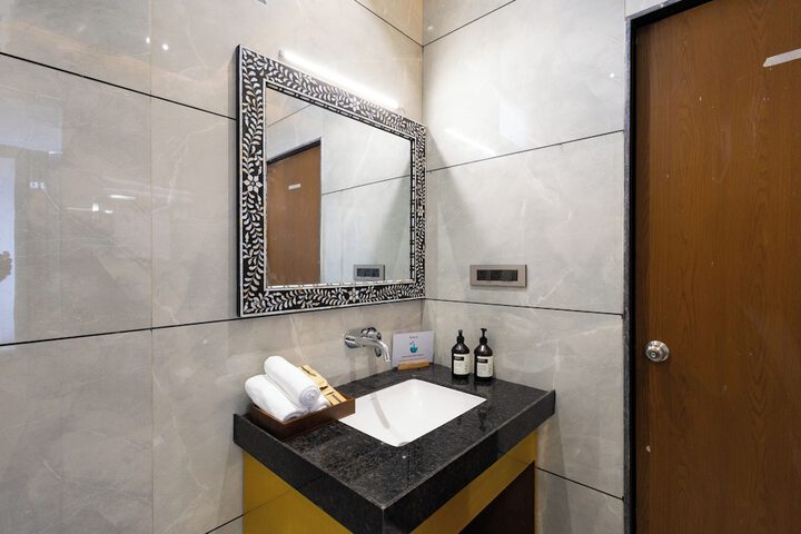Room 10 of 25