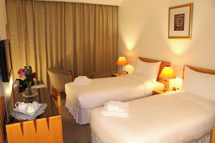 Room 13 of 38