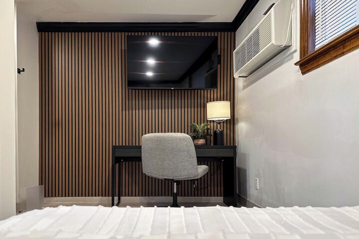 Room 11 of 84