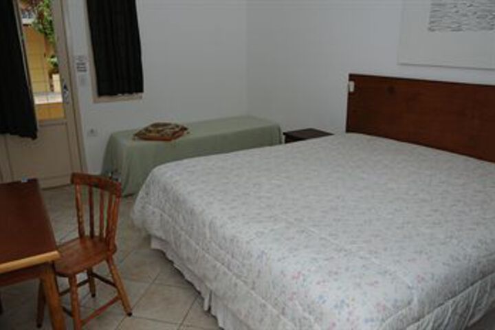 Room 10 of 24
