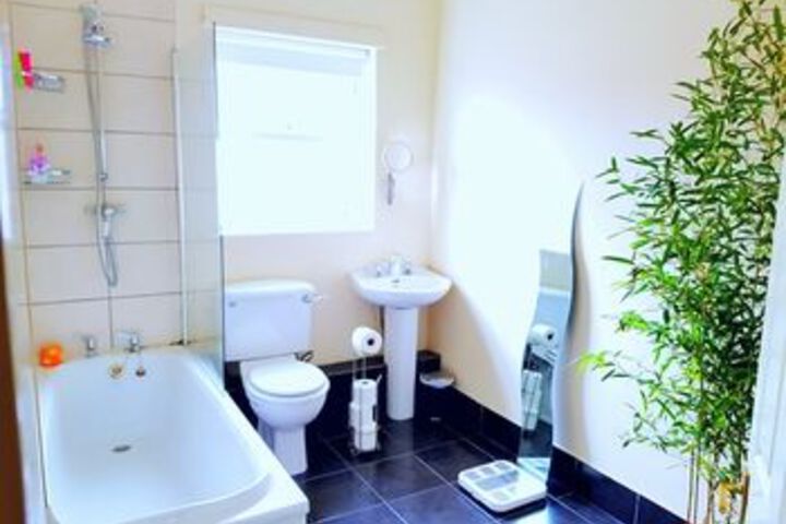Room 2 of 10