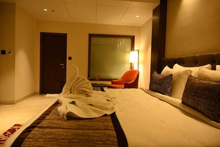 Room 4 of 25