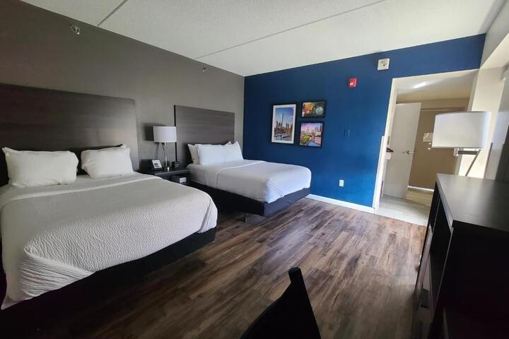 2 Queen Beds (14 of 21)