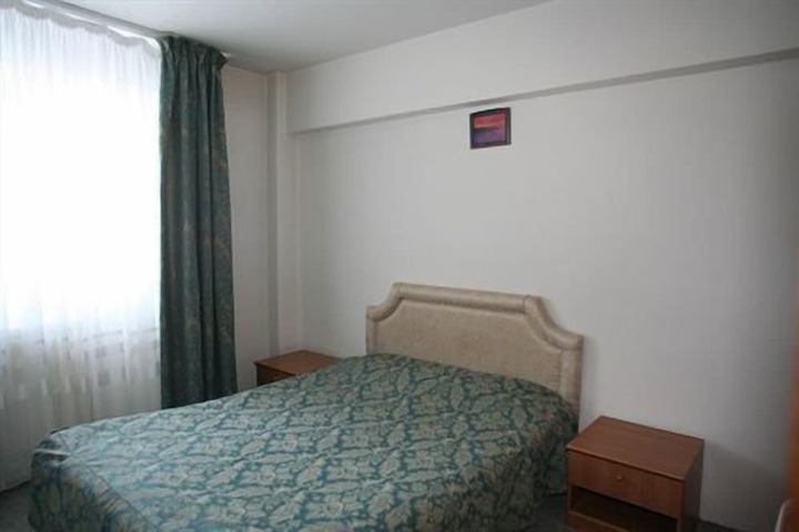 Room 10 of 40
