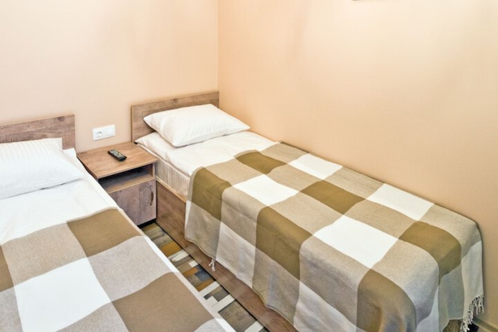 Room 13 of 36