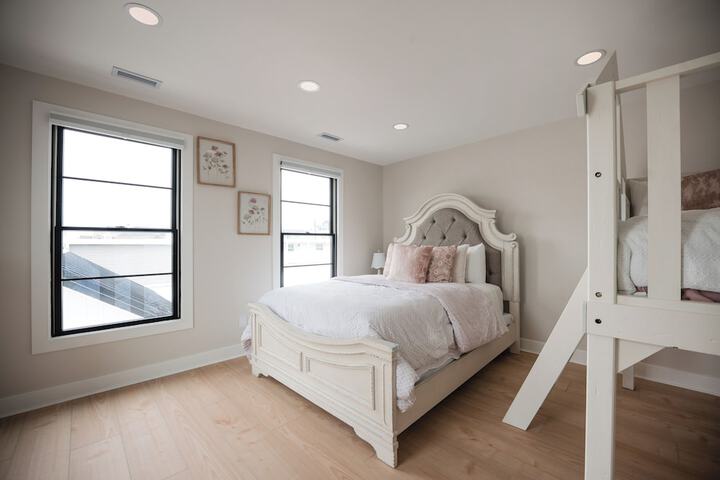Room 60 of 153