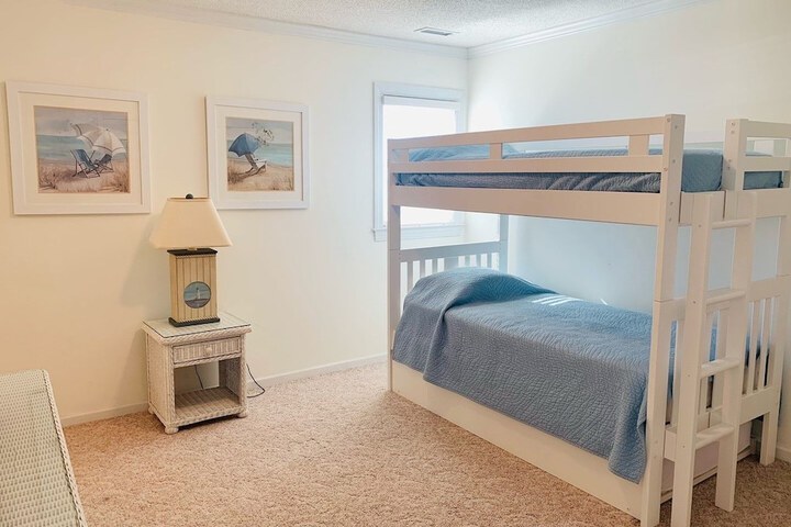 Room 10 of 33