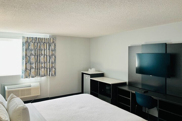 Room 10 of 32
