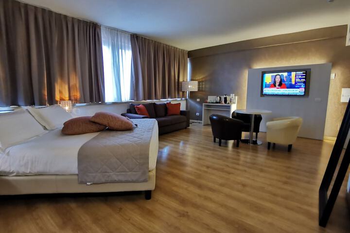 Room 35 of 76