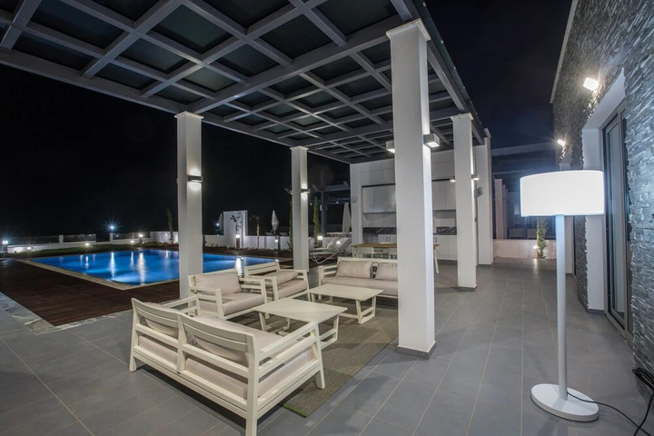 Pool 15 of 25