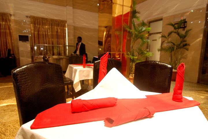Dining 66 of 99