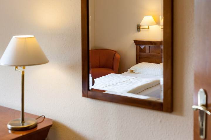 Room 5 of 27