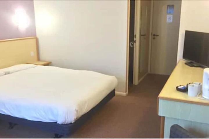 Room 4 of 33