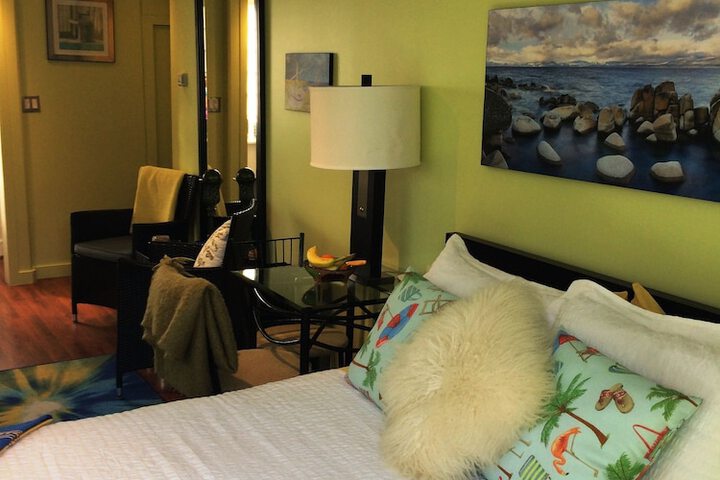 Room 8 of 76