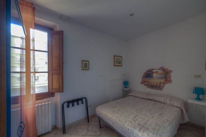 Room 7 of 48
