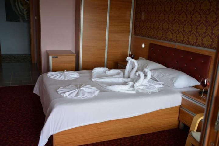 Room 13 of 48