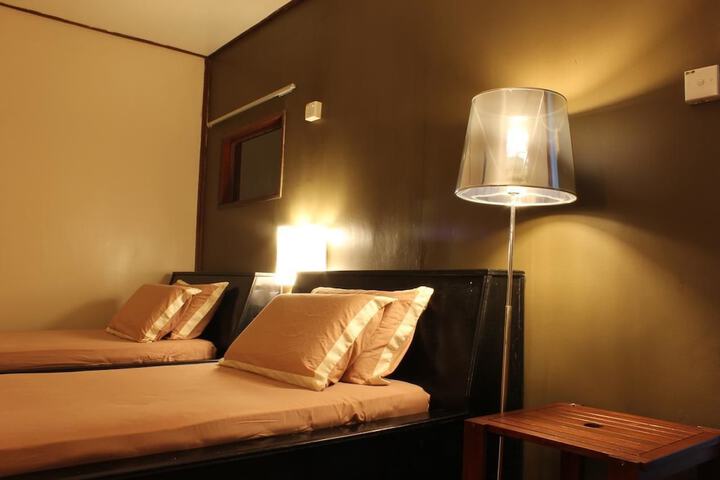 Room 3 of 37