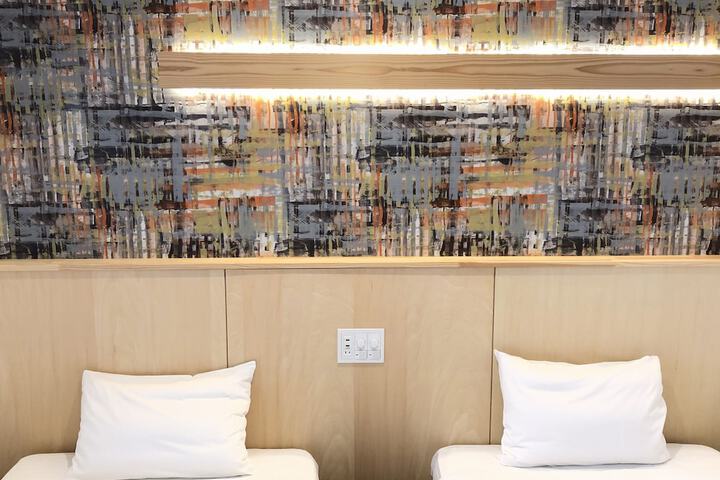 Room 6 of 43