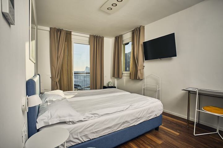 Room 35 of 132