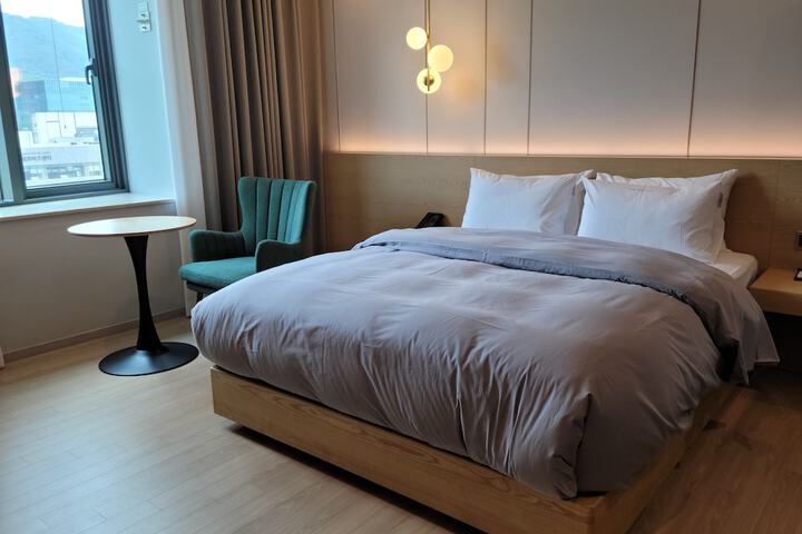 Room 7 of 94