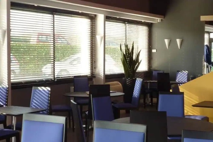 Dining 38 of 63