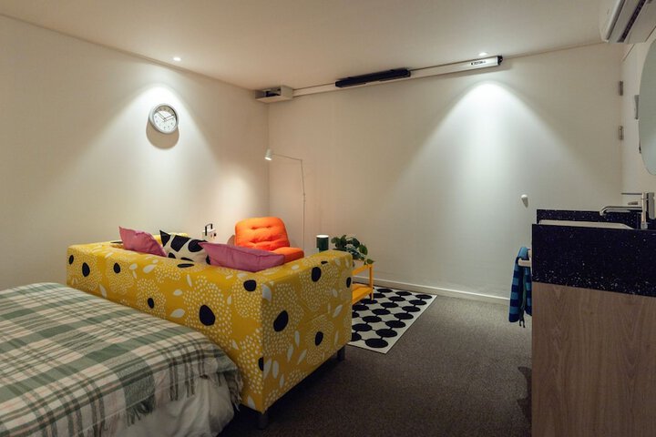 Room 84 of 177