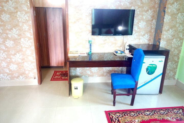Lounge 32 of 72