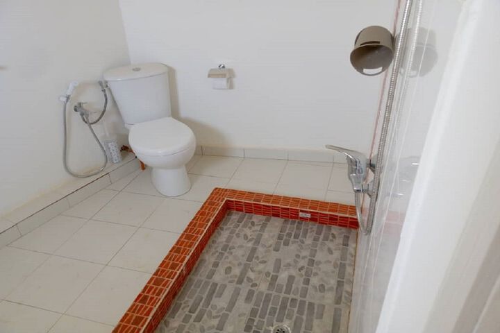 Room 2 of 8
