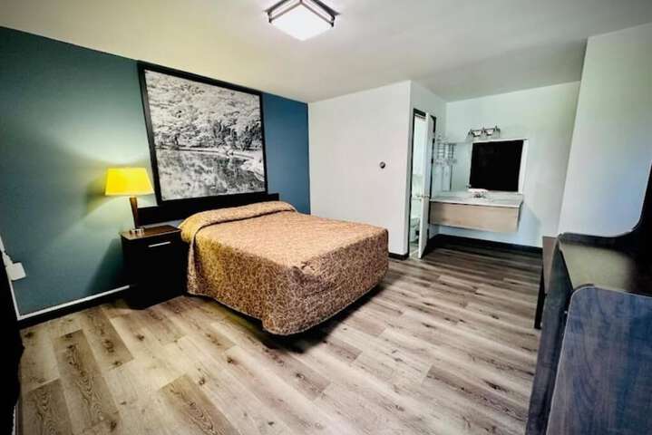 Room 4 of 10