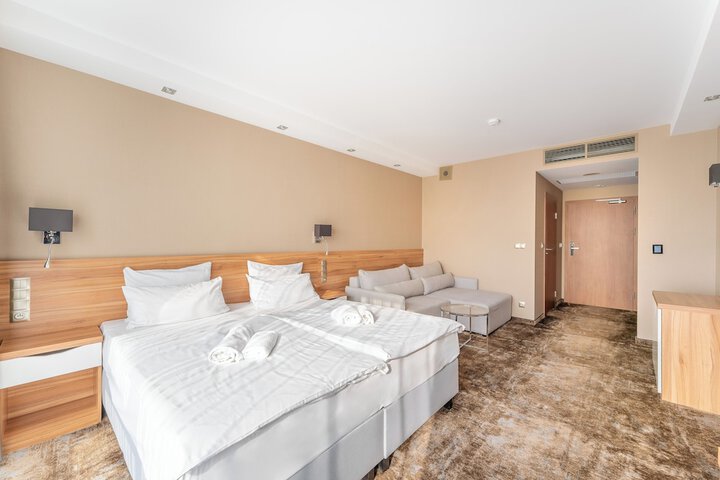Room 8 of 34