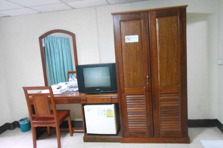 Room 11 of 25