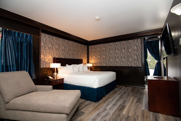1 King Bed Accessible (17 of 54)
