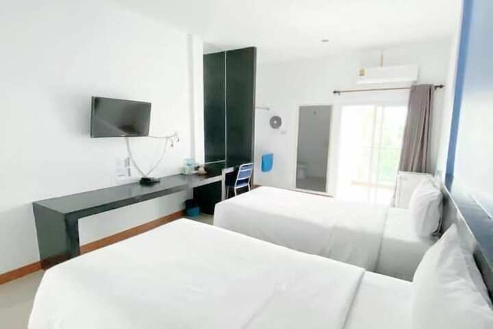 Room 7 of 18