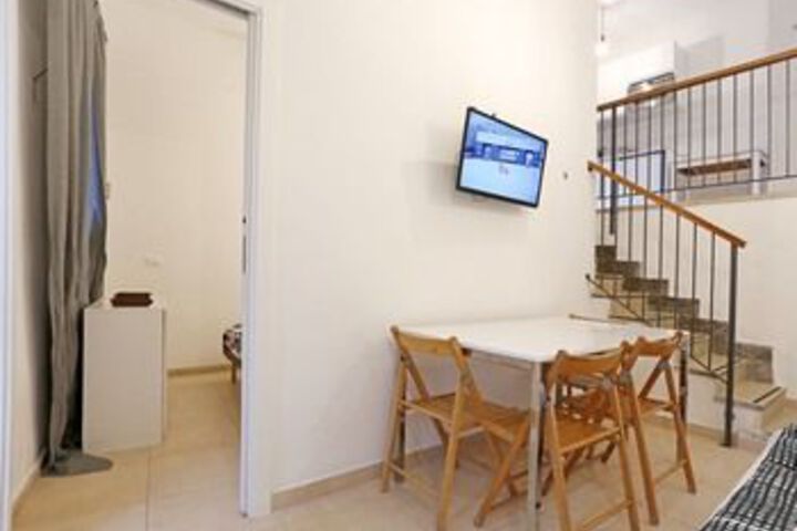 Room 23 of 32