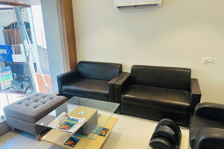 Lounge 66 of 74