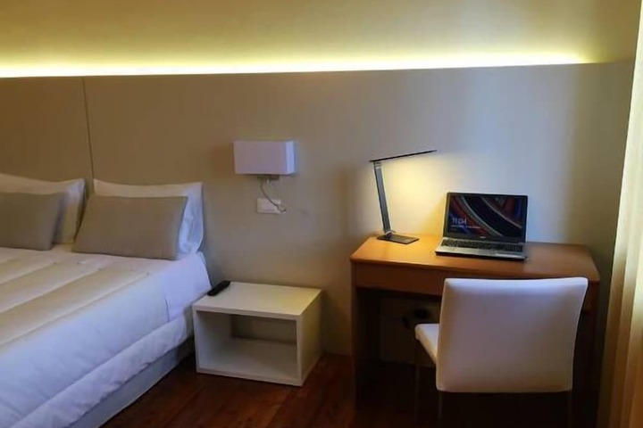 Room 10 of 37