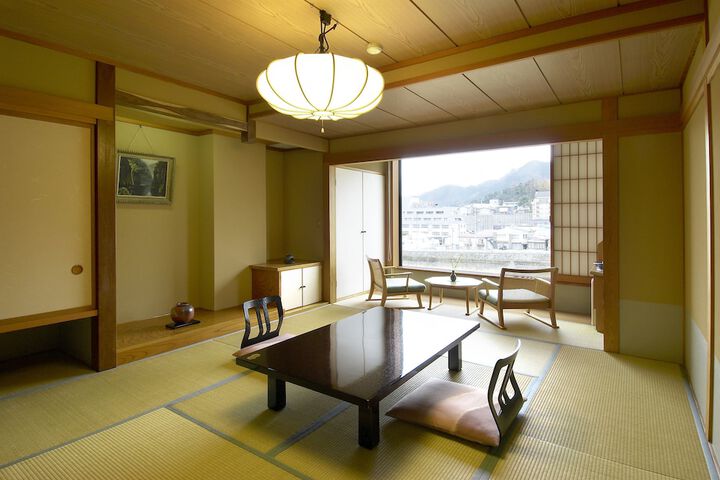 Room 8 of 101