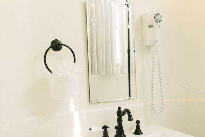 Room 33 of 47