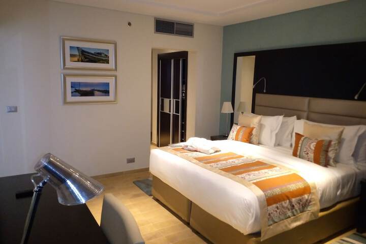 Room 4 of 42