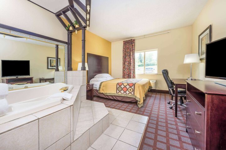 1 Queen Bed Mobility Accessible (4 of 8)