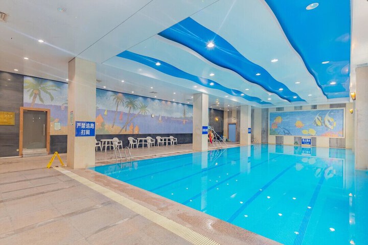 Hotel Pool