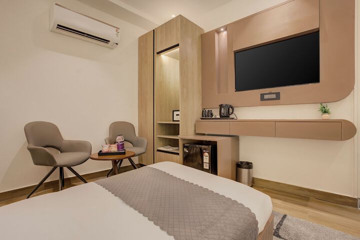 Room 13 of 33