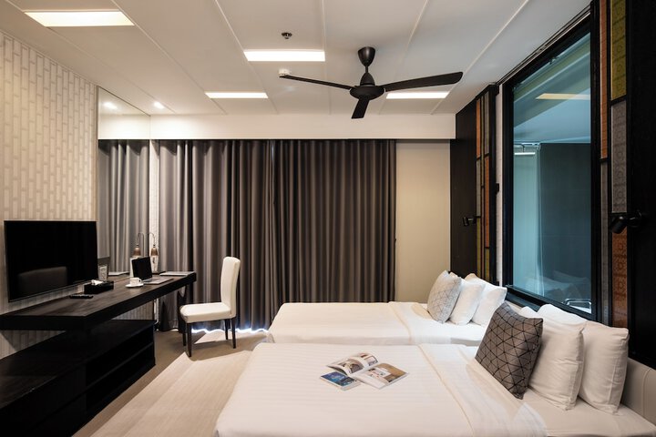 Room 13 of 93
