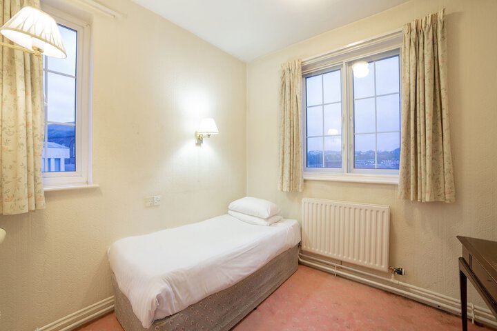 Room 16 of 36