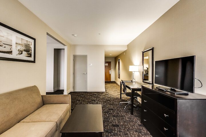 Room 3 of 48