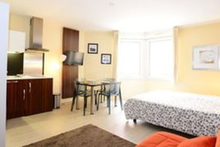 Room 6 of 10