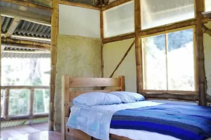 Room 6 of 11